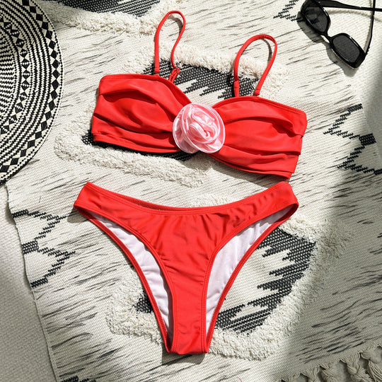 Damen Bikini-Set mit eleganter Rüschendetailierung und verführerischem Blumenakzent EB