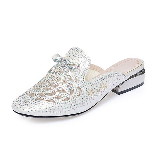 Damen Mules mit funkelndem Strassbesatz und elegantem Spitzenmuster EB