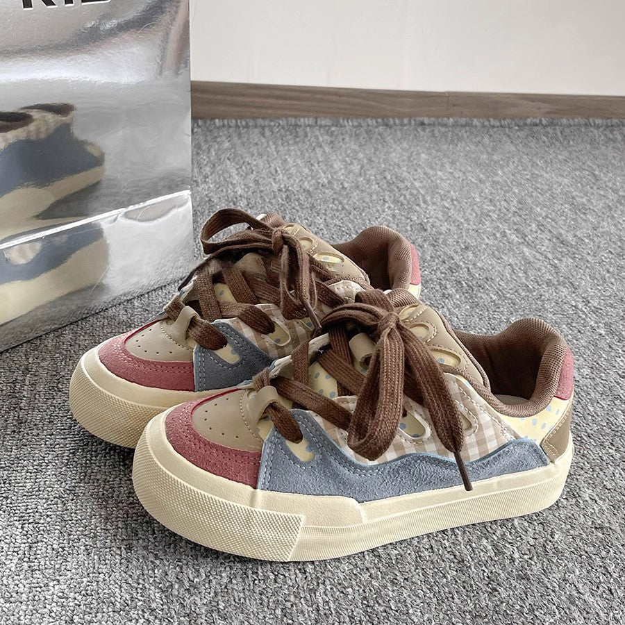 Damen Modische Sneaker mit verspieltem Kuhmuster und strapazierfähigem Obermaterial EB