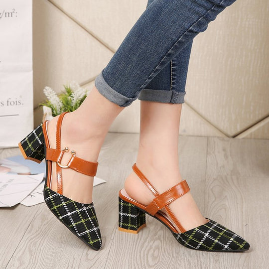 Damen Riemchen-Pumps mit elegantem Karomuster und praktischem Verschluss EB