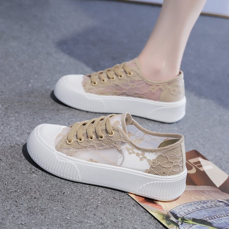Damen Sneaker mit zartem Spitzeneinsatz und bequemer Sohle EB