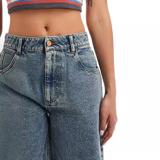 Damen Denim-Bermudashorts mit lässigem Schnitt und fransigen Säumen EB