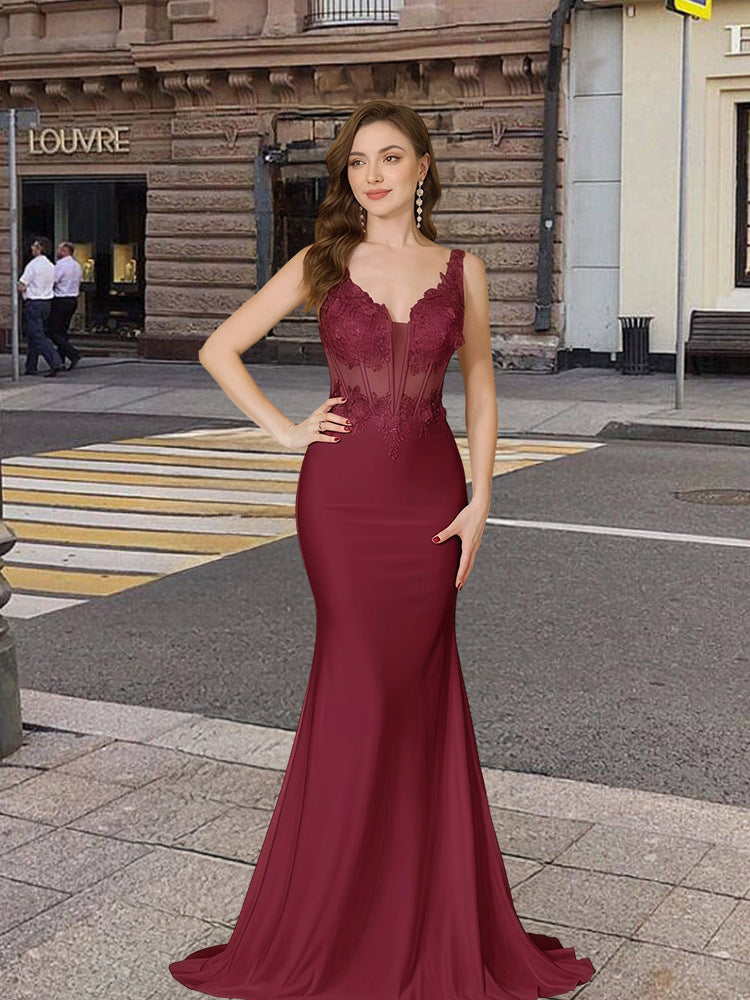 Damen Elegantes Abendkleid mit raffinierten Spitzendetails und figurbetonter Silhouette EB