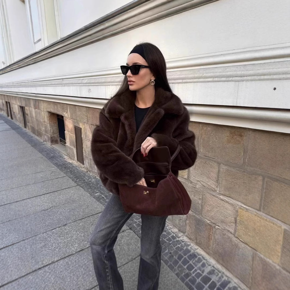 Damen Kurze Kunstfelljacke mit elegantem Kragen und zusätzlichem Komfort EB