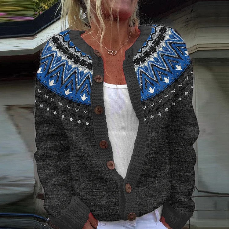 Damen nan gemusterte Strickjacke mit Rundpasse, Holzknöpfen und Eingrifftaschen EB