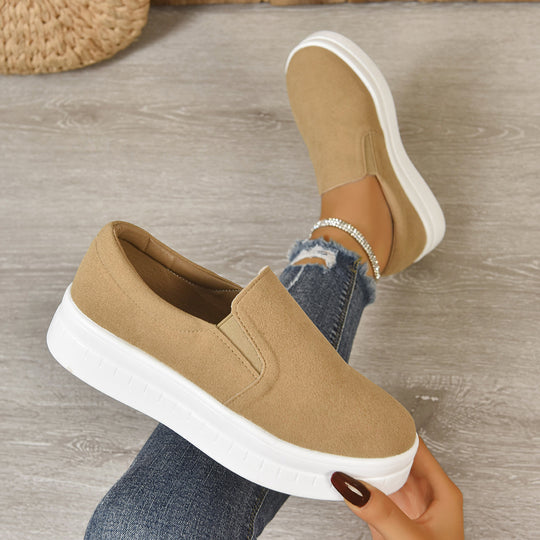Damen Slip-On Freizeit-Sneaker mit breiter Leichtlauf-Plateausohle weichem Microvelours-Obermaterial und elastischen Seiteneinsätzen EB