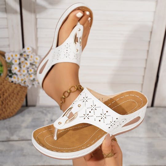 Damen Komfortable Zehentrenner-Sandalen mit modischem Schnitt und ergonomischem Fußbett EB