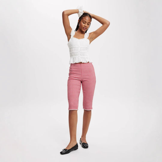 Damen luftiges Rüschentop mit Spitzenakzenten und karierter Hose EB