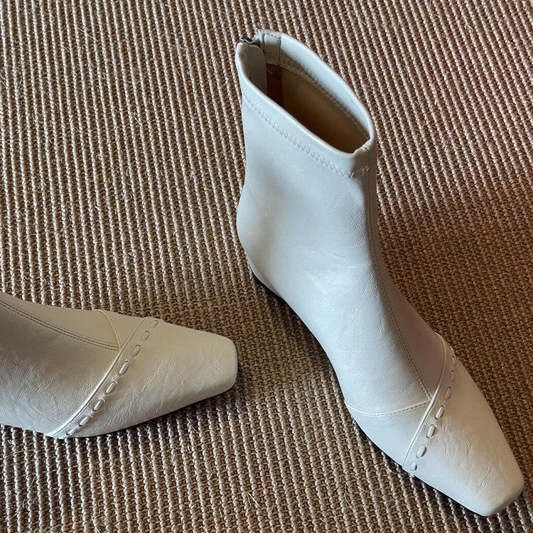 Damen Stiefeletten mit schmalem Schnitt und modischen Nähten EB