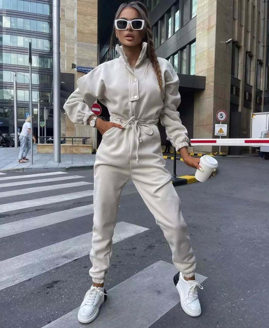 Damen taillierter Velours-Jumpsuit mit Tunnelzug Stehkragen und elastischen Bündchen Eichborn Berlin