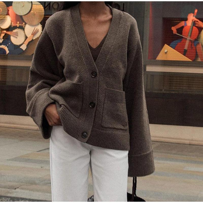 Damen Strickjacke mit tiefem V-Ausschnitt und praktischen Taschen EB