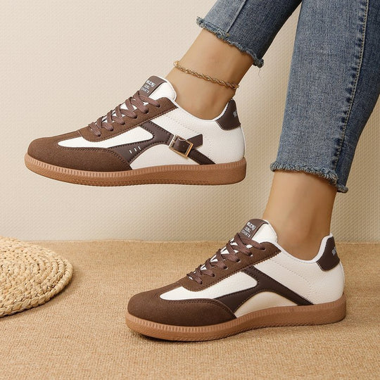 Damen Retro-Plateau-Sneaker mit Wildlederapplikationen und dekorativer Schnallenlasche EB