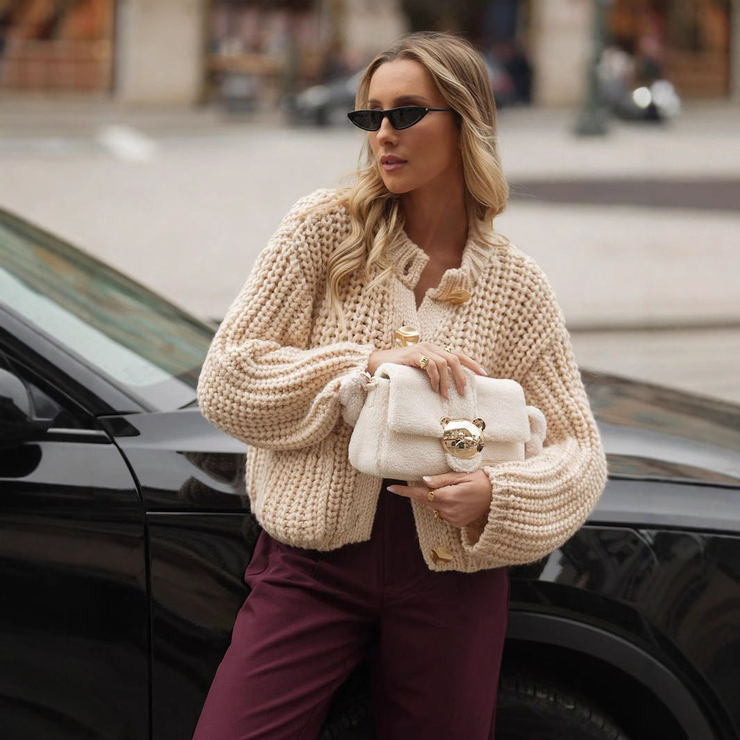 Damen strickige und warme Cardigan mit großen Taschen und goldenen Knöpfen EB