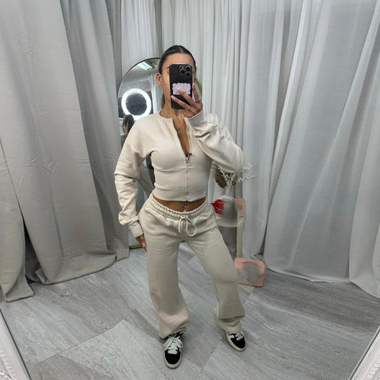 Damen nan kurzes Zip-Cropped-Shirt mit formendem Bund und breite Relax-Sweatpants mit Tunnelzug EB