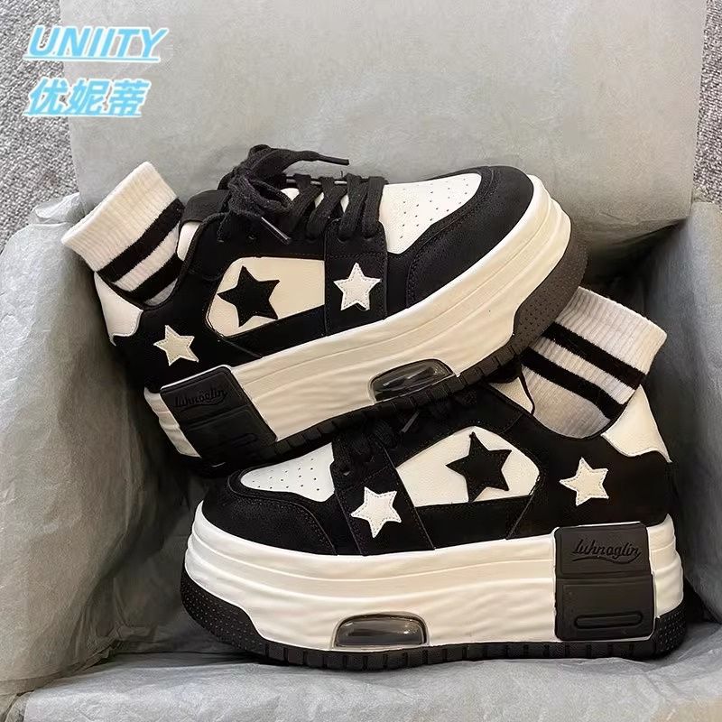 Damen Sneakers mit modischem Sternenmuster und hochwertiger Sohle EB