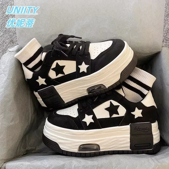 Damen Sneakers mit modischem Sternenmuster und hochwertiger Sohle EB