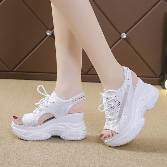 Damen Sportliche Plateau-Sneaker mit atmungsaktivem Obermaterial und elastischem Schnürsystem EB