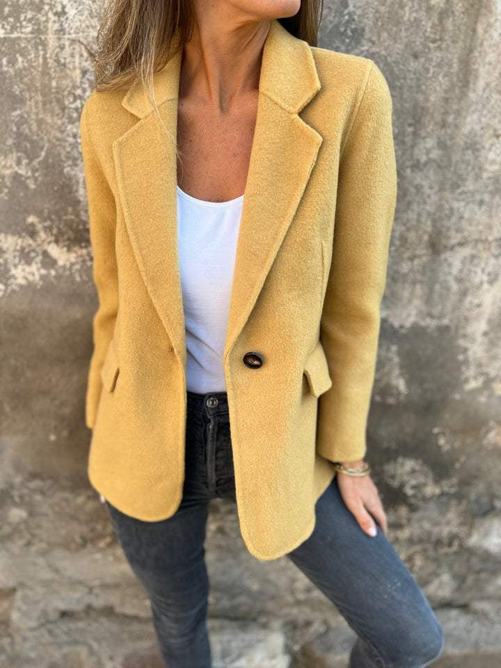 Damen taillierter Bouclé-Blazer mit fallendem Revers und Ein-Knopf-Detail EB