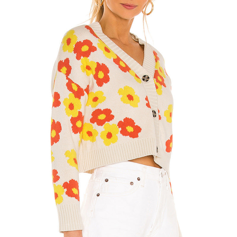 Damen Strickjacke mit floralen Mustern und dekorativen Knöpfen EB