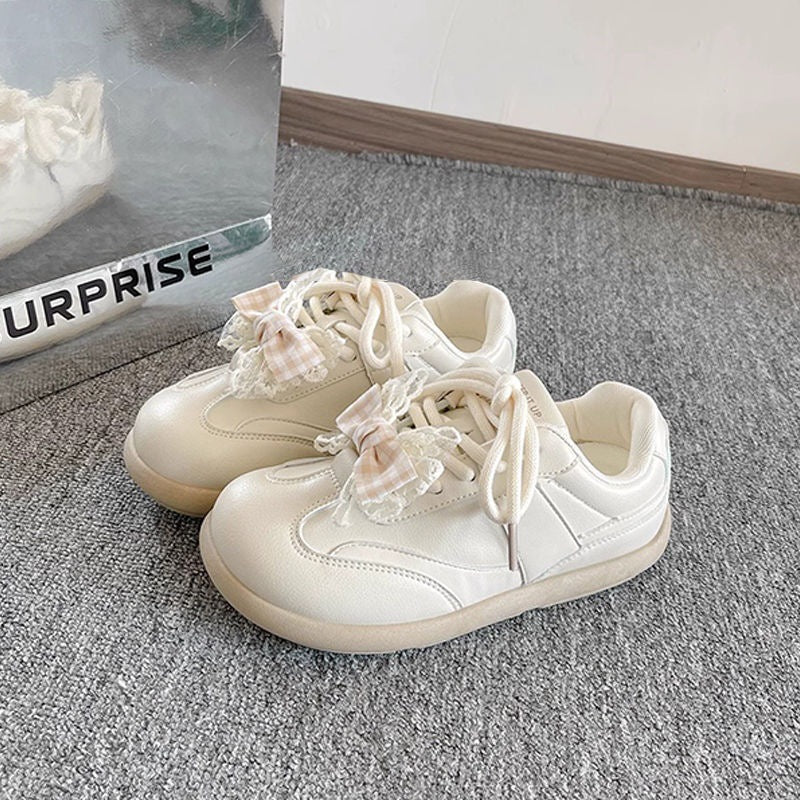 Damen Sportliche Sneakers mit verspielten Rüschen EB