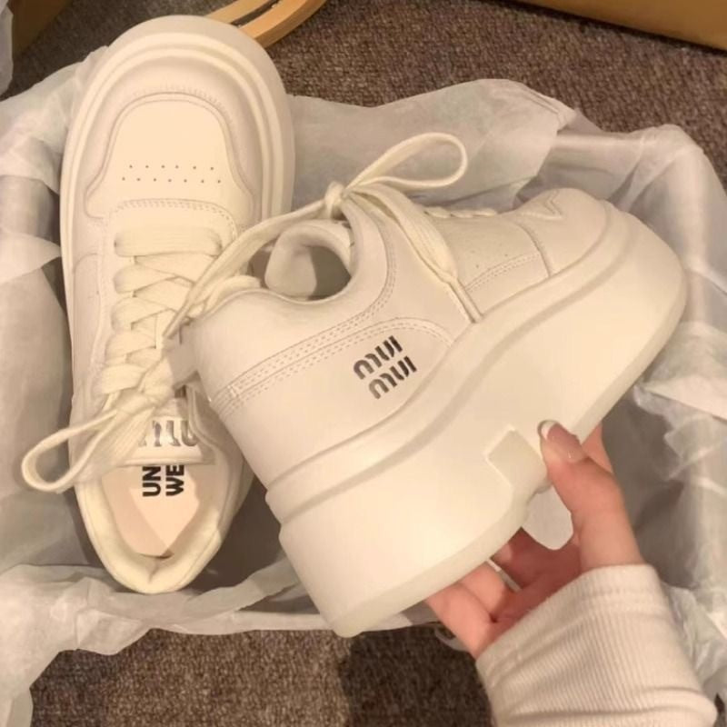 Damen Sneakers mit dicker Plateau-Sohle und modischem Obermaterial EB