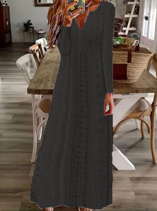 Damen Maxikleid mit filigranem Lochmuster und V-Ausschnitt EB