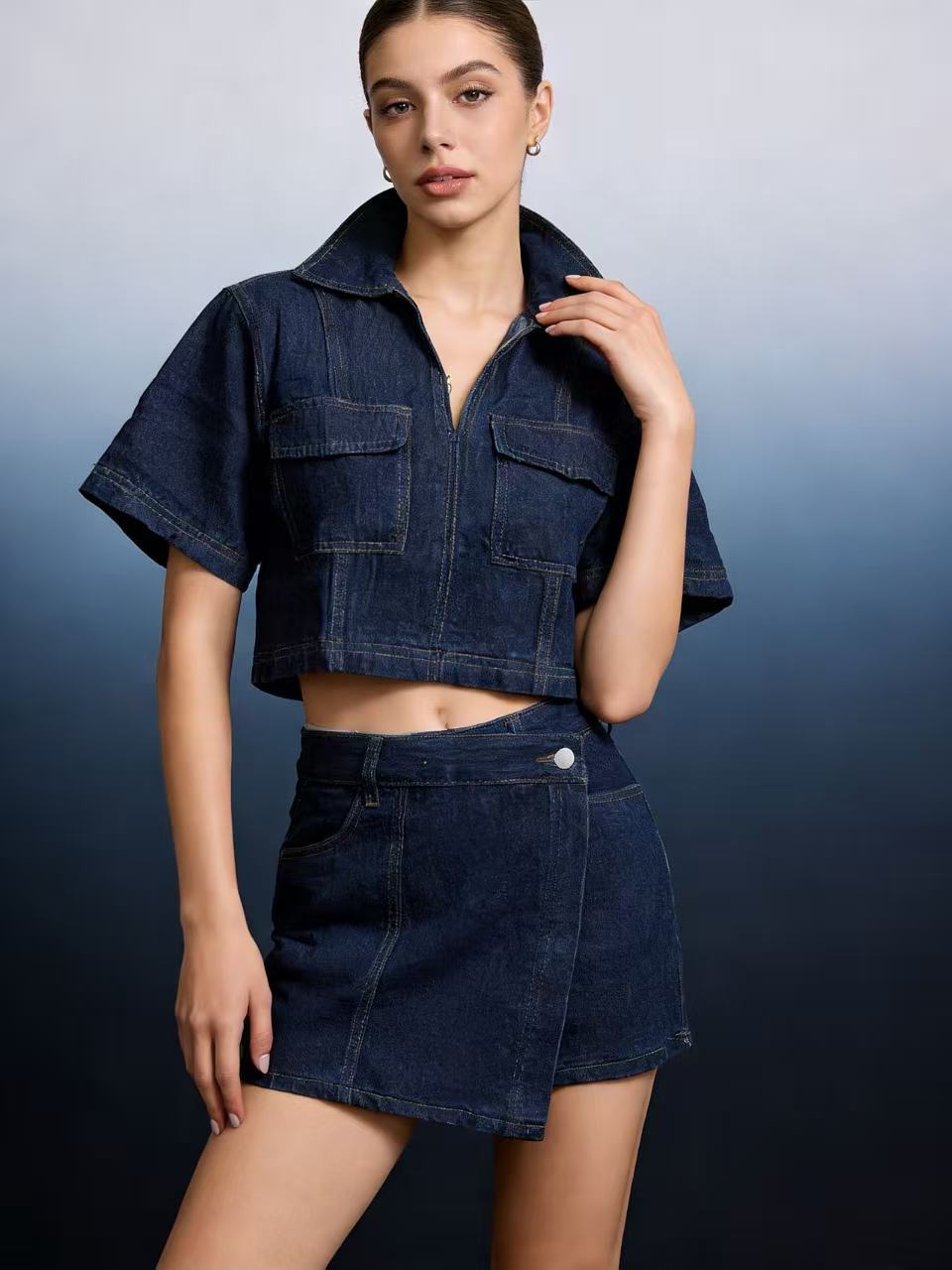 Damen modisches cropped Hemd mit aufgesetzten Taschen und lässigen Shorts EB