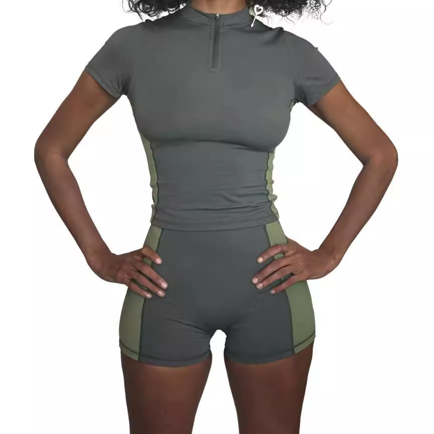Damen Sportliches Set mit kurzem Oberteil und enganliegenden Shorts EB