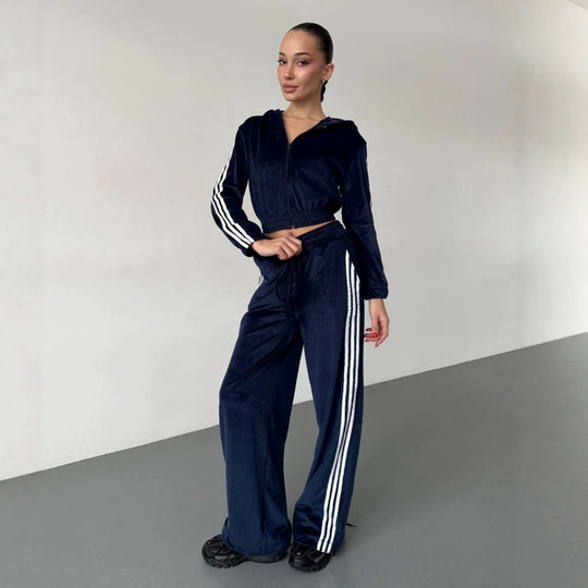 Damen Retro-Samt Trainingsanzug mit seitlichen Streifen, hochgeschnittener Bund und Reißverschluss Eichborn Berlin