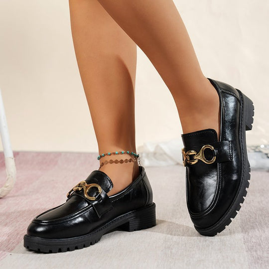 Damen Elegante Mokassins mit modischen Metallakzenten EB