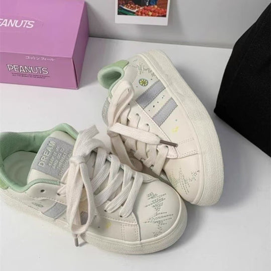 Damen Sneaker mit bunten grafischen Akzenten und bequemem Innenfutter EB