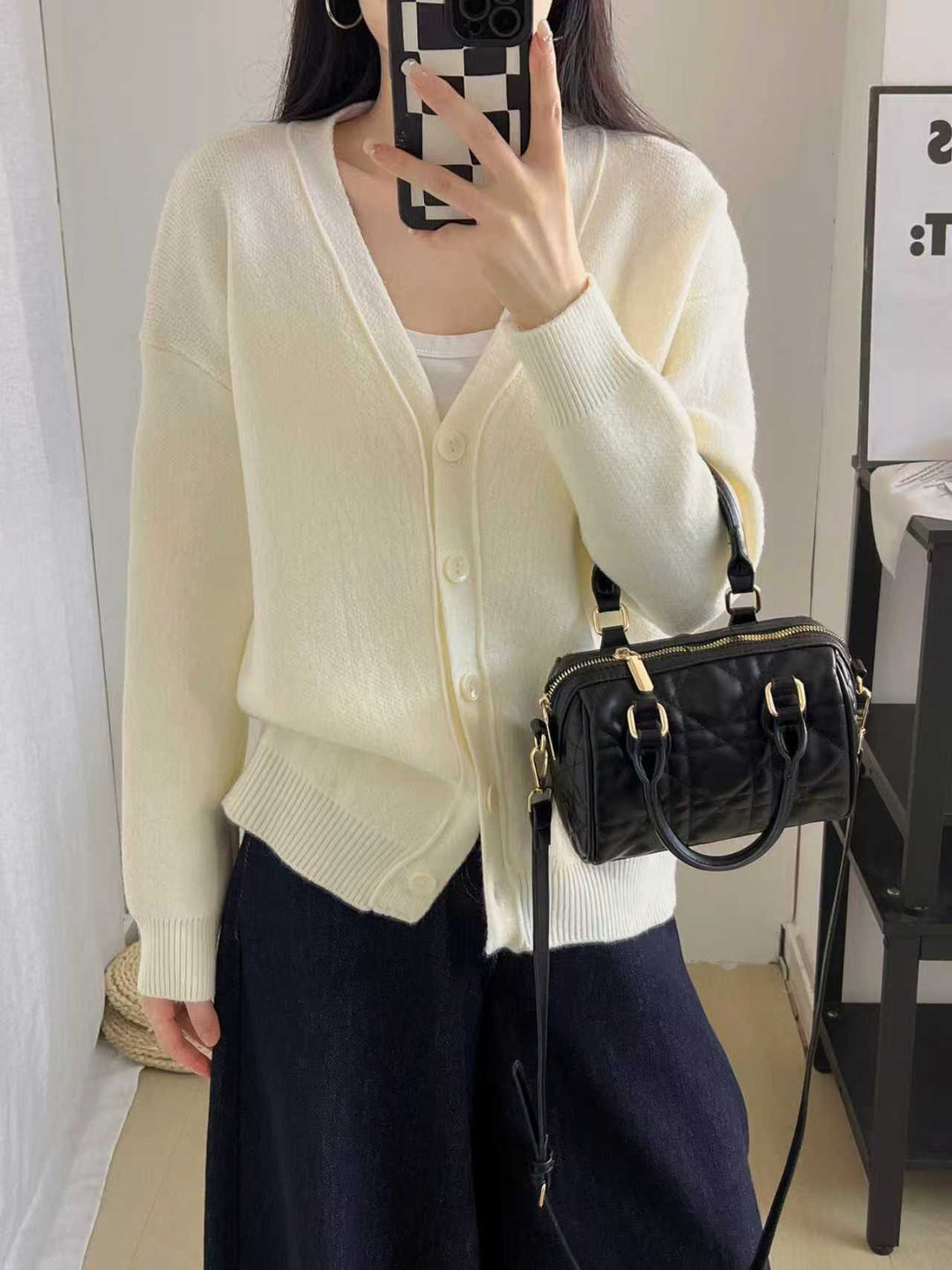 Damen Grob gestrickter Cardigan mit tiefem V-Ausschnitt und großen Knopfdetails EB