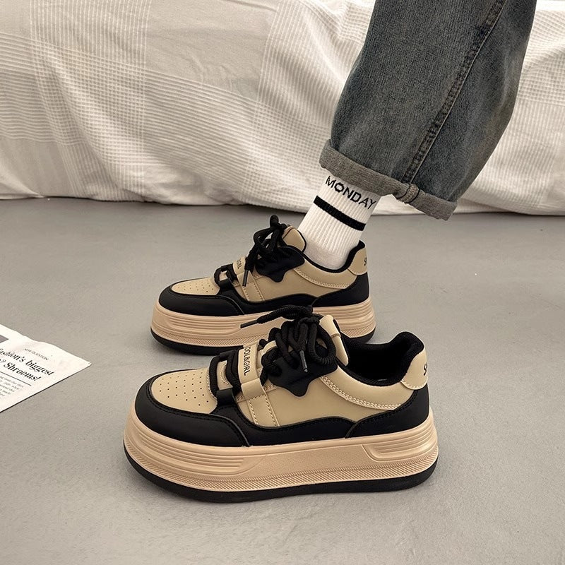 Damen Sportliche Plateau-Sneaker mit elastischen Schnürsenkeln und dämpfender Sohle EB