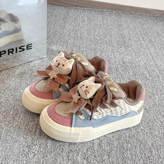 Damen Verspielte Freizeit Sneakers mit kuscheligen Tierdetails EB