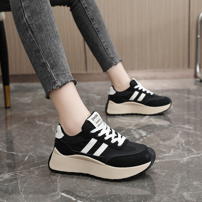 Damen Modische Plateau Sneakers mit trendiger Silhouette und dämpfender Laufsohle EB