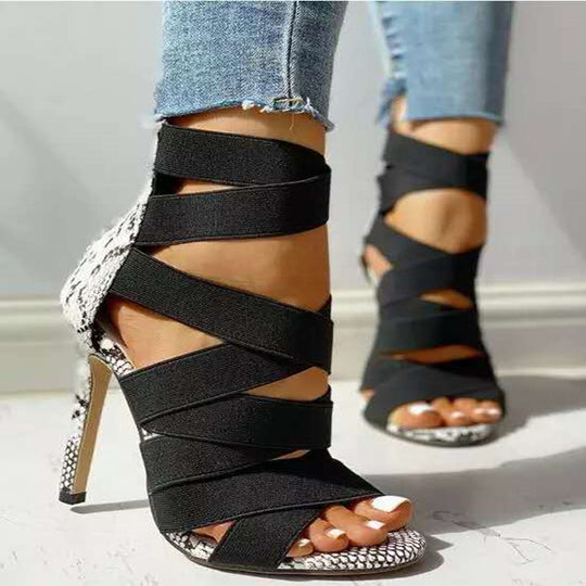 Damen Elegante High Heel Sandalen mit geflochtenen Riemen und strukturiertem Absatz EB