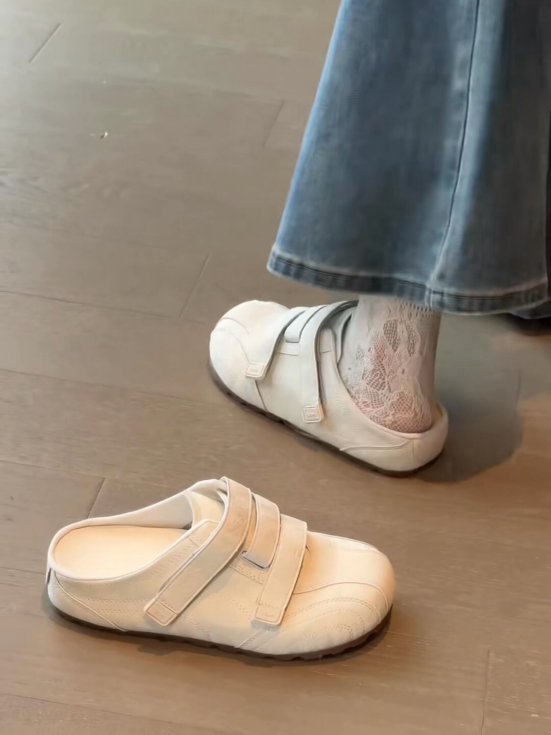 Damen Clogs mit verstellbaren Klettverschlüssen und ergonomischer Fußbettausstattung EB