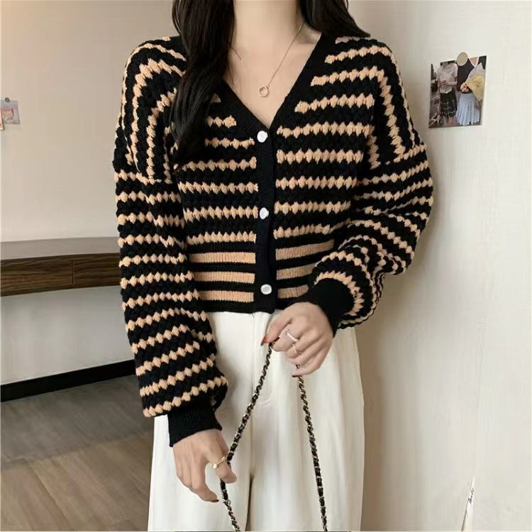 Damen Strickjacke mit kontrastierenden Mustern und lockerer Passform EB