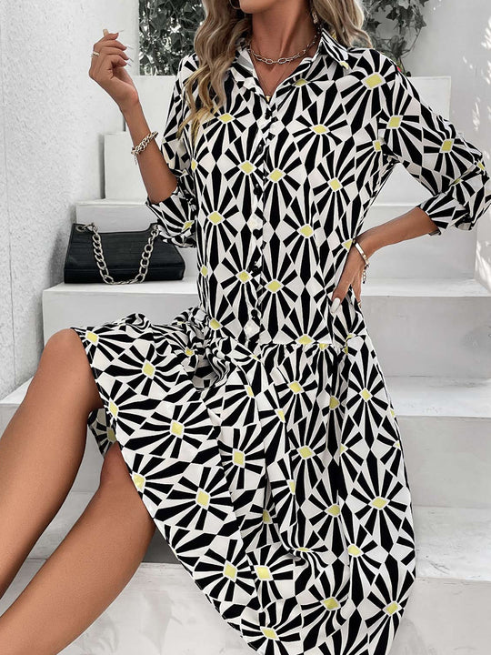 Damen Hemdblusenkleid mit modernem geometrischen Muster EB
