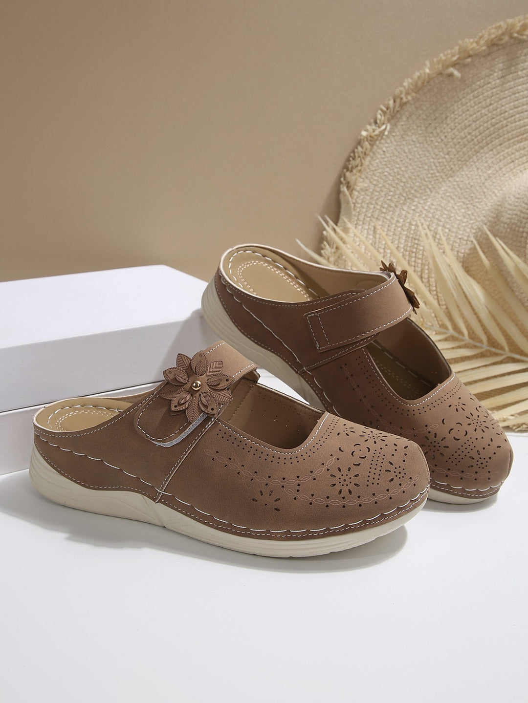 Damen atmungsaktive Clogs mit floralem Dekor EB