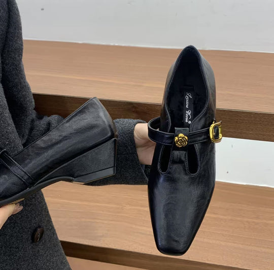 Damen elegante Ballerina-Pumps mit modischem Riemchen und stabiler Sohle EB