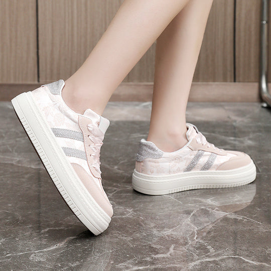 Damen Modische Sneaker mit trendigem Obermaterial und komfortablem Profil EB