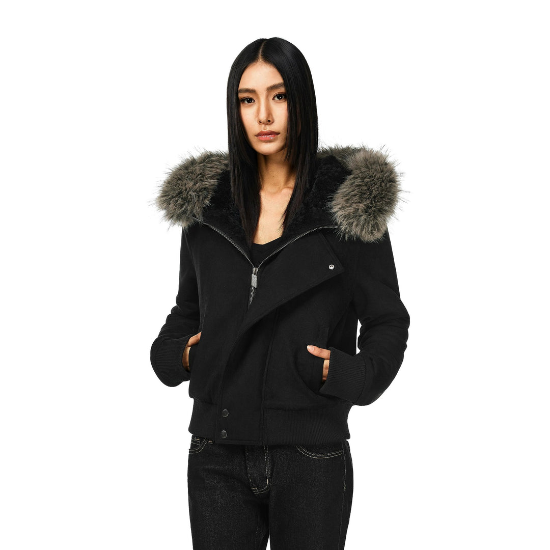 Damen nan kurze Lammfelloptik-Bomberjacke mit voluminöser Kapuzenblende und Daumenlochbündchen EB