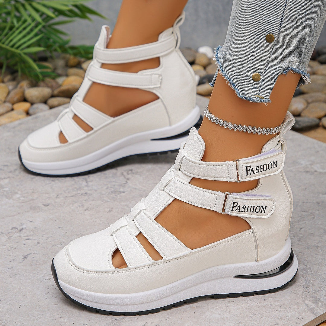 Damen Keil-Plateau Sneaker-Sandale mit Cut-Outs, Reißverschluss und gepolstertem Fußbett EB