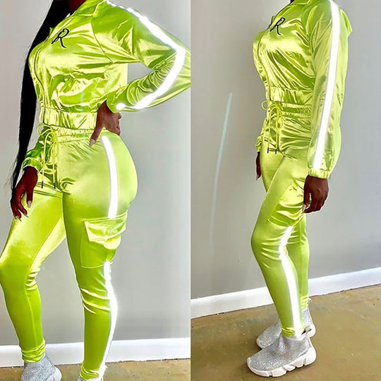 Damen Satin-Jogginganzug-Set mit Reißverschlussjacke, Seitenstreifen und Cargo-Taschen EB