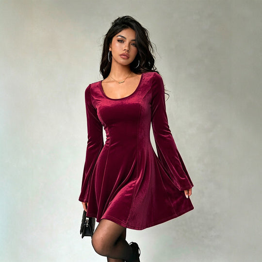 Damen Samt-Skaterkleid mit ausgestelltem Rock, U-Boot-Ausschnitt und Glockenärmeln Eichborn Berlin