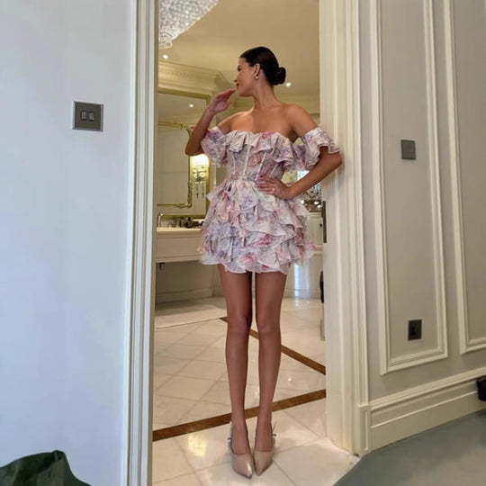 Damen festliches Cocktailkleid mit voluminösem Rock und Kragendetails EB