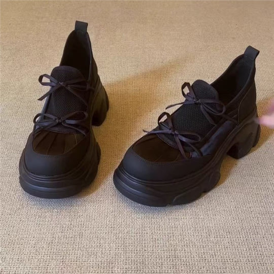 Damen plattformierte Sneaker mit eleganter Schnürung EB