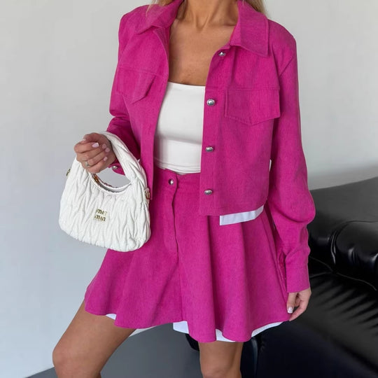 Damen kurzes Cordjacken- und Faltenrock-Set mit taillenhohem Faltenrock und cropped Hemdjacke Eichborn Berlin