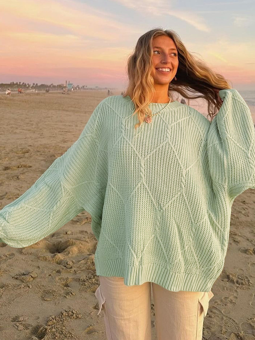 Damen Grobstrickpullover mit asymmetrischem Schnitt und weitem Bund EB